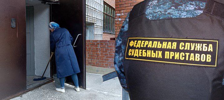 Томский блогер начала отбывать наказание за скандальное предложение вдовам СВО  Апелляционный суд подтвердил решение о 85 часах обязательных работ для блогера, которая вместе с риелтором предлагала девушкам выходить замуж за участников СВО, чтобы после их гибели покупать жильё на «похоронные» выплаты.    Риелтор уже отработала назначенный срок, а блогерша, пытавшаяся оспорить наказание, приступила к его исполнению. Под контролем приставов она по 4 часа в день убирает подъезды в Томске. Обе осуждены по статье о возбуждении ненависти и унижении человеческого достоинства.    Подписаться! Регион-70      Прислать новость