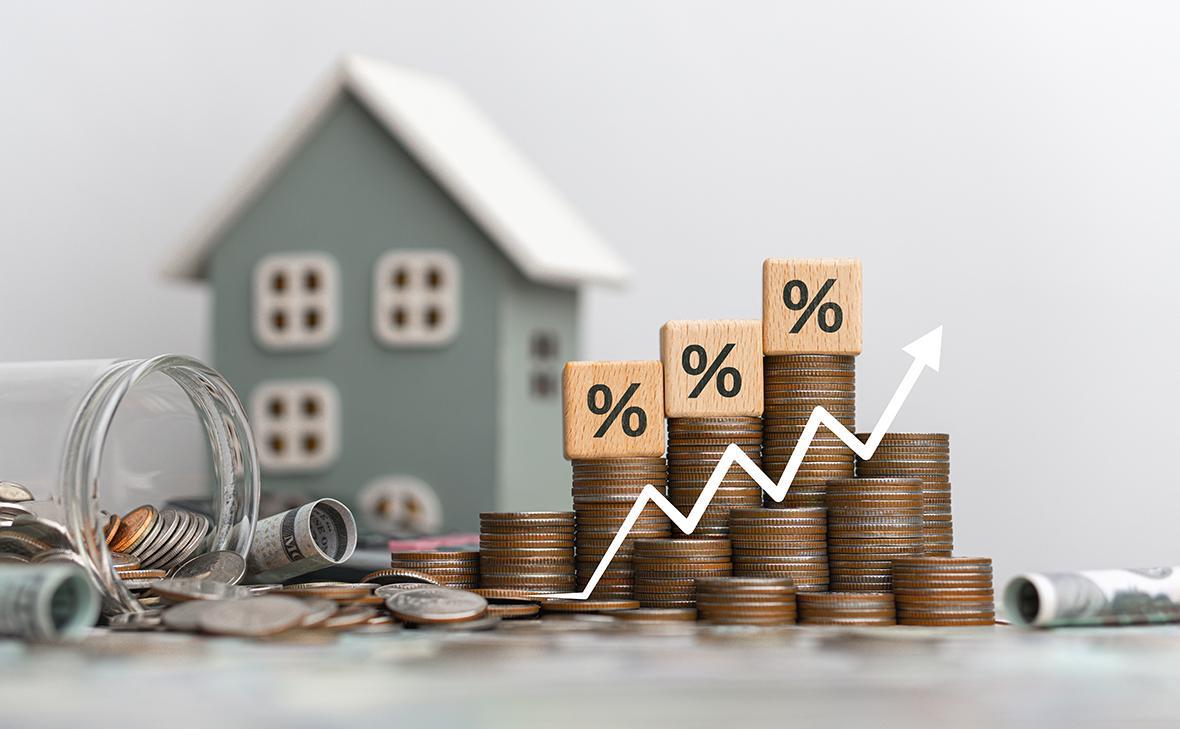 Топ 5 ЗПИФ недвижимости для розничных инвесторов с лучшей доходностью В III квартале число ЗПИФов недвижимости для неквалифицированных инвесторов сокращалось а вот их доходность уверенно росла К таким выводам пришла старший аналитик компании Эйлер Елена Бакланова изучив рынок этих фондов Ключевые цифры   Крупные фонды СЧА 2 млрд полная доходность 20 6   Малые фонды 22 4 годовых По мнению экспертов опрошенных РБК Инвестициями причинами роста доходности были   Складская недвижимость драйвер рынка с растущими ставками аренды   Пересмотр договоров подошло время обновить старые контракты по новым более высоким ставкам   Профессиональное управление УК не только получают и распределяют деньги за аренду но и реинвестируют временно свободные средства Какие топ 5 фондов недвижимости заработали от 18 до почти 38 годовых стоит ли вкладываться в этот инструмент сейчас разбор главных плюсов и рисков в материале РБК по подписке Фото dee karen Shutterstock FOTODOM Подписаться на Сам ты инвестор