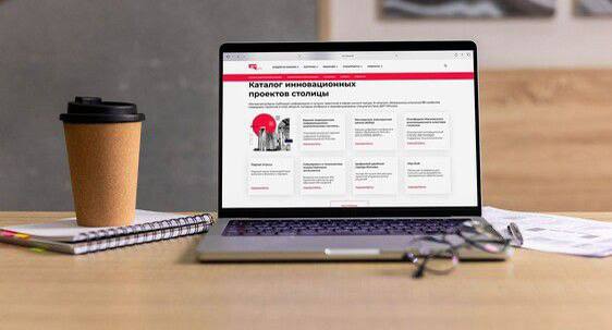 Москва представила обновленную витрину инновационных проектов Всего город представил 111 ключевых инновационных проектов обновили 67 смарт практик и добавили 44 новые Все решения распределили по сферам применения и впервые по технологическим направлениям среди которых искусственный интеллект интернет вещей цифровые двойники умный дом и другие В спецпроекте также представили аналитические обзоры посвященные мировым технологическим трендам умных городов С обновлением спецпроекта стал доступен раздел с обзором исследований разных аспектов столицы как умного города