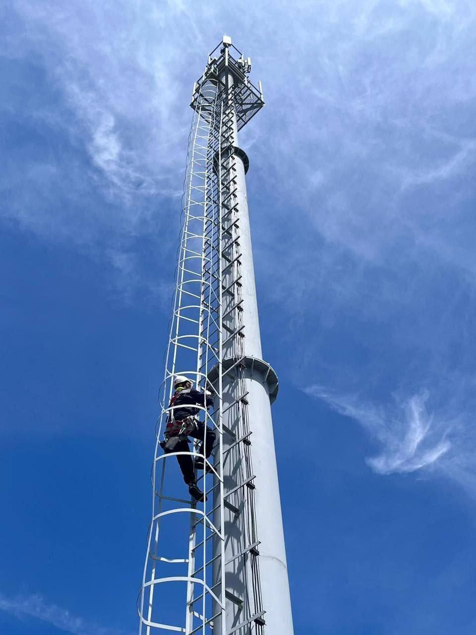 У жителей Омской области остаётся два дня сегодня и завтра чтобы выбрать где разместить базовые станции сотовой связи Голосование проходит в рамках федерального проекта Устранение цифрового неравенства 2 0 До 9 ноября включительно каждый житель региона может отдать свой голос за любой доступный населённый пункт где появится качественная сотовая связь Инфраструктура связи в регионе развивается благодаря президентскому национальному проекту Экономика данных и цифровая трансформация государства Реализация нацпроекта в регионе находится в зоне особого внимания губернатора Виталия Хоценко Успейте присоединиться к голосованию по ссылке www gosuslugi ru inet