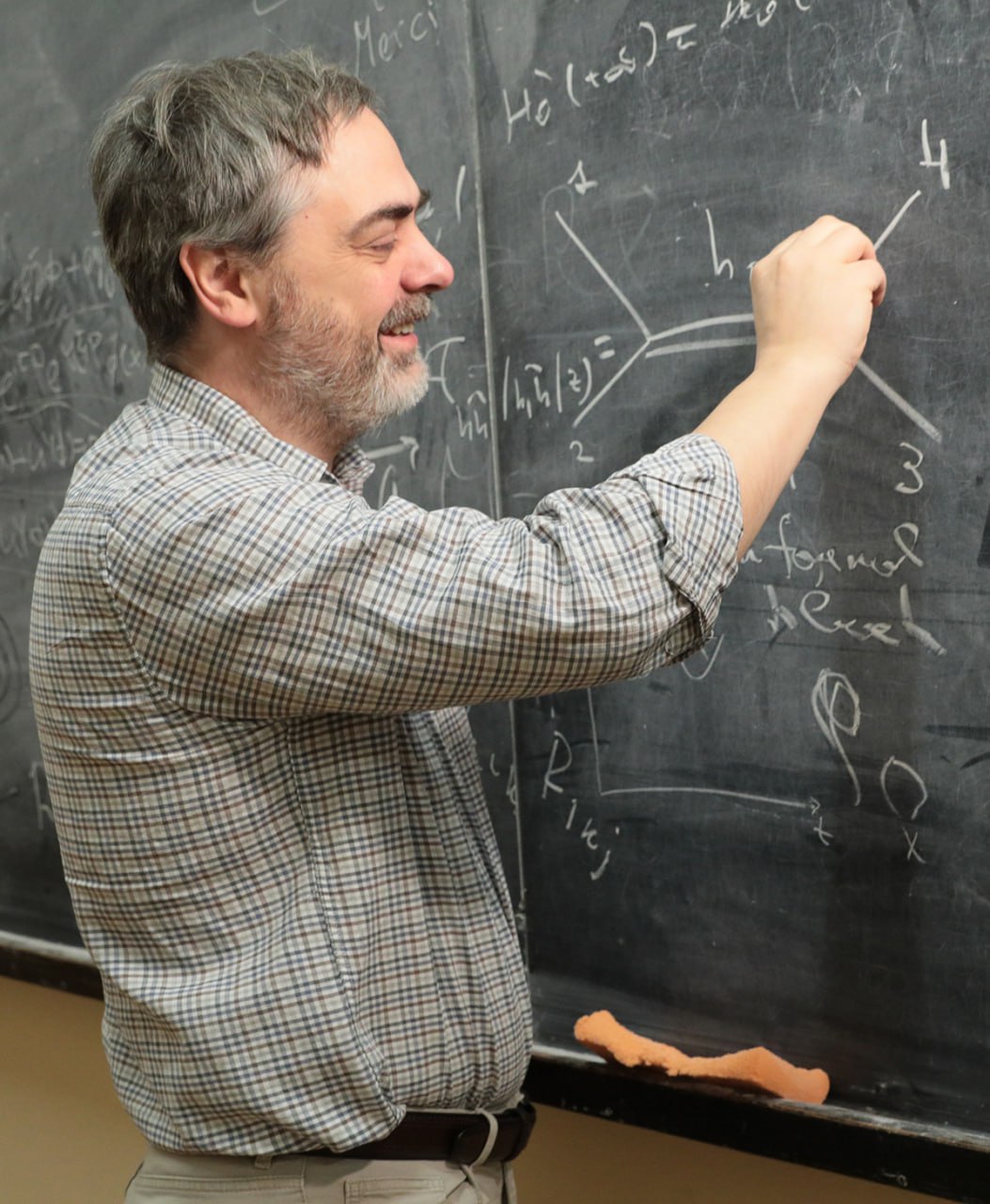 Утвержден состав избранных профессоров РАН Согласно результатам выборов от Отделения физических наук профессором Российской академии наук стал доктор физ мат наук ведущий научный сотрудник Отделения теоретической физики им И Е Тамма ФИАН К Б Алкалаев Поздравляем Константина Борисовича с профессиональным достижением и желаем новых успехов в науке Подписывайтесь на ФИАН