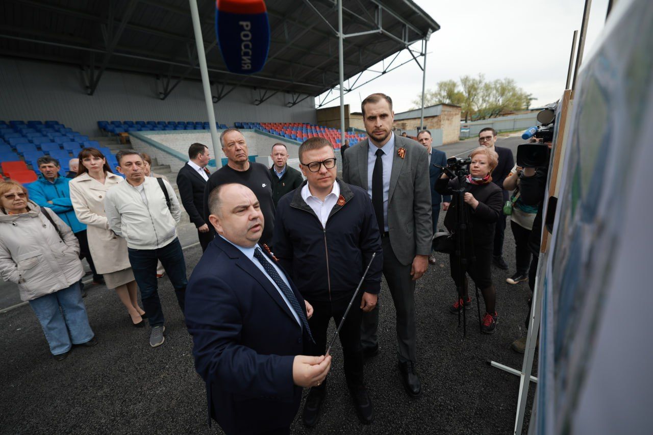 Алексей Текслер проинспектировал социальные объекты в Кусе Губернатор заехал с проверкой на местный стадион, в районную больницу и школу искусств.