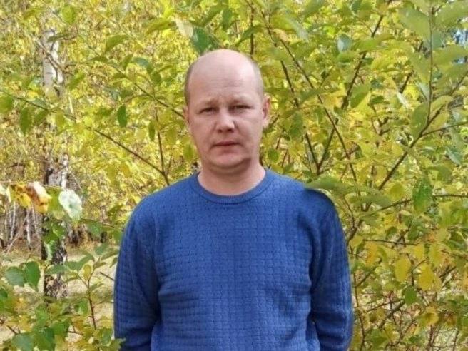 Житель Черемхова по пути домой спас многодетную семью на пожаре Сегодня, 13 мая, Анатолий Качалов рано утром ехал с работы и увидел горящую веранду дома. Мужчина сразу же позвонил в МЧС и начал стучать в окна, чтобы разбудить людей. "Когда я увидел дым издалека, что-то мне подсказало, что здесь нужна помощь. Предчувствие не подвело. Огонь преградил путь к выходу, поэтому четыре ребенка и двое взрослых выбирались из горящего дома через окно. Я им в этом помог. Главное, что все живы и здоровы", — поделился Анатолий. Дознаватели установили причину пожара.