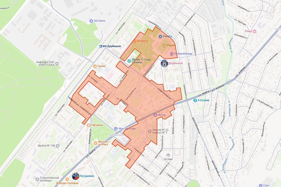 Пошли по простому пути часть территории Дербышек внесут в список объектов культурного наследия Эксперты не против статуса но против формального подхода Комитет Татарстана по охране объектов культурного наследия разработал приказ о включении включение части территории казанского поселка Дербышки в перечень выявленных объектов культурного наследия как достопримечательное место В территорию не вошел ДК Саид Галеева он уже в этом списке Зато в границы помимо жилых домой попадают сквер Дербышки и стадион Ракета Казанский краевед автор книги Казань из окон трамвая Алексей Клочков в разговоре с Реальным временем отметил важность внимательной оценки всех объектов перед утверждением границ памятника Кроме того он подчеркнул значимость старых построек вдоль главной улицы посёлка отмеченных интересной историей связанной с переездом жителей Ленинграда в период эвакуации Заслуженный архитектор Татарстана Сергей Саначин подверг критике предложенный подход считая что большинство жилых домов в указанном квартале являются типовыми постройками советской эпохи и не обладают достаточной исторической ценностью для включения в перечень памятников Подпишитесь на Реальное время в МАХ Telegram Дзен