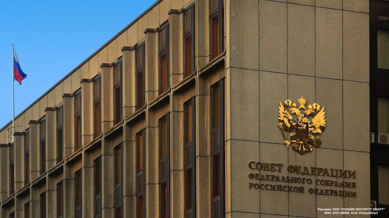 В Совете Федерации заявили о нехватке в России квалифицированных психологов Сенаторы высоко оценили вклад российских психологов в реабилитацию военнослужащих и подчеркнули важность развития этого направления В связи с этим у желающих помочь стране появилась возможность получать дополнительный доход Сейчас можно обучиться психологии онлайн с присвоением диплома психолога установленного государством образца На 6 месяц начать зарабатывать совмещая с работой Только сегодня Российский лицензированный институт психологии Smart резидент Сколково предлагает особые условия для получения профессии психолога Объявляет акцию которая покроет 35 стоимости обучения Вас ждет более 400 часов практики работа с реальными клиентами и поддержка по созданию дополнительного дохода в психологии До 12 декабря пройдите короткий тест и получите грант от 100 000 рублей который компенсирует существенную сумму затрат Начните сейчас по ссылке