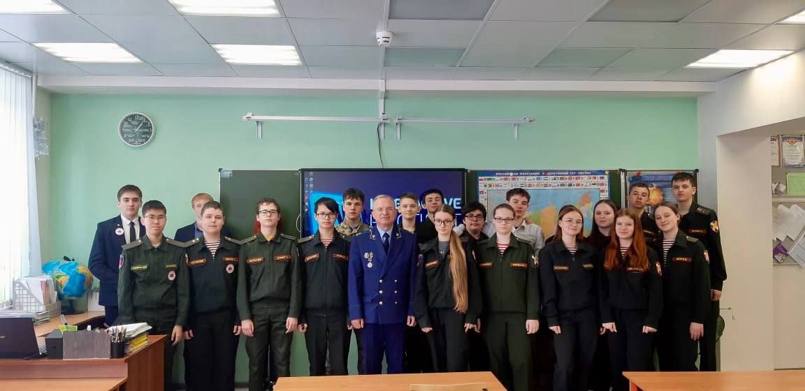Заместитель прокурора Магаданской области Сергей Черневич в рамках проекта «Уроки с прокурором» провел занятие с учащимися лицея № 14 имени А.К. Болдырева Подробности в комментариях ↘