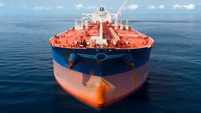 С осени 2025 года каждый китайский нефтетанкер класса VLCC будет обязан заплатить минимум $1,9 млн за заход в американский порт. В 2024 году четверть VLCC-судов, обслуживающих торговлю США, имели китайское происхождение.