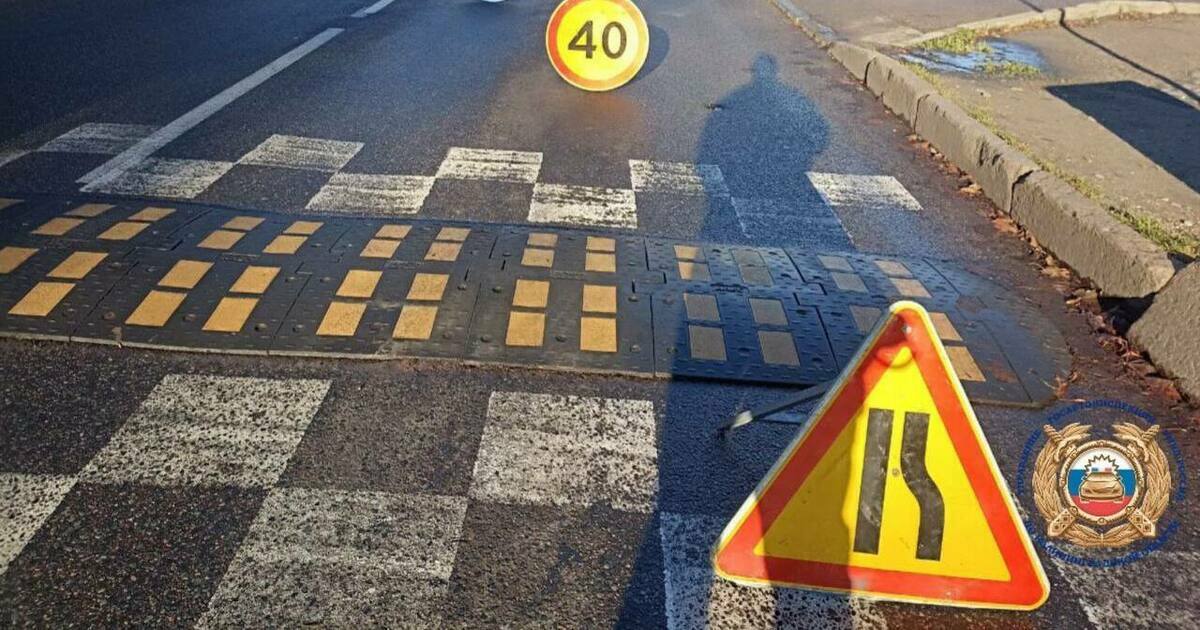 В Калининградской области полиция ищет очевидцев ДТП на Нарвской Пострадала 50 летняя женщина Инцидент произошёл в субботу 22 ноября около 12 52 на ул Нарвской Водитель автомобиля сбил человека на пешеходном переходе В результате ДТП женщина получила травмы Её увезли в больницу Водитель транспортного средства скрылся с места ДТП принимаются меры по установлению его личности и местонахождения говорится в сообщении Обращайтесь по номерам 552 511 дежурная часть 552 526 отделение розыска