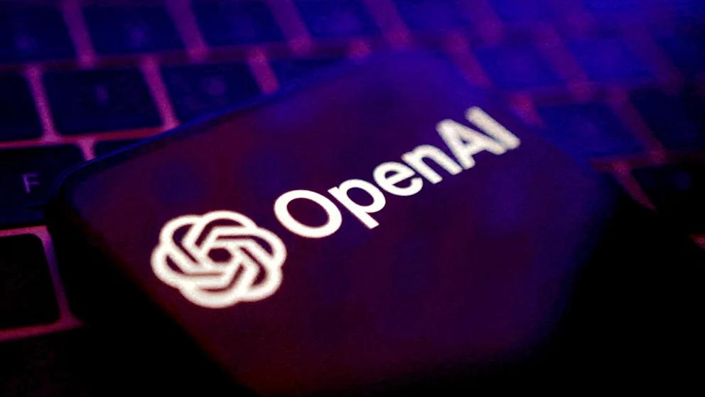 OpenAI собирается запускать свои продукты на основе искусственного интеллекта в Германии чтобы улучшить работу госучреждений Американская компания OpenAI и немецкий разработчик программного обеспечения SAP объявили о сотрудничестве с 2026 года их решения на базе искусственного интеллекта будут внедряться в немецких школах университетах и государственных учреждениях По словам представительницы OpenAI в Европе Жюли Лаве Германия получит доступ к лучшим технологиям но на немецких условиях Цель проекта автоматизация рутинных процессов и улучшение сервисов для граждан Миллионы сотрудников смогут быстрее выполнять повседневные задачи автоматизировать документооборот и уделять больше времени работе с людьми а не с бумагами заявили в компаниях Как подчеркнул руководитель SAP по технологиям и ИИ Филипп Херциг решение будет полностью соответствовать требованиям немецкого ведомства по кибербезопасности Данные останутся в пределах немецких дата центров доступ третьих лиц исключен отметил он На фоне анонса сделки в Берлине сегодня вечером состоится еще одно событие основателю OpenAI Сэму Альтману вручат премию Axel Springer Award BILD Russian