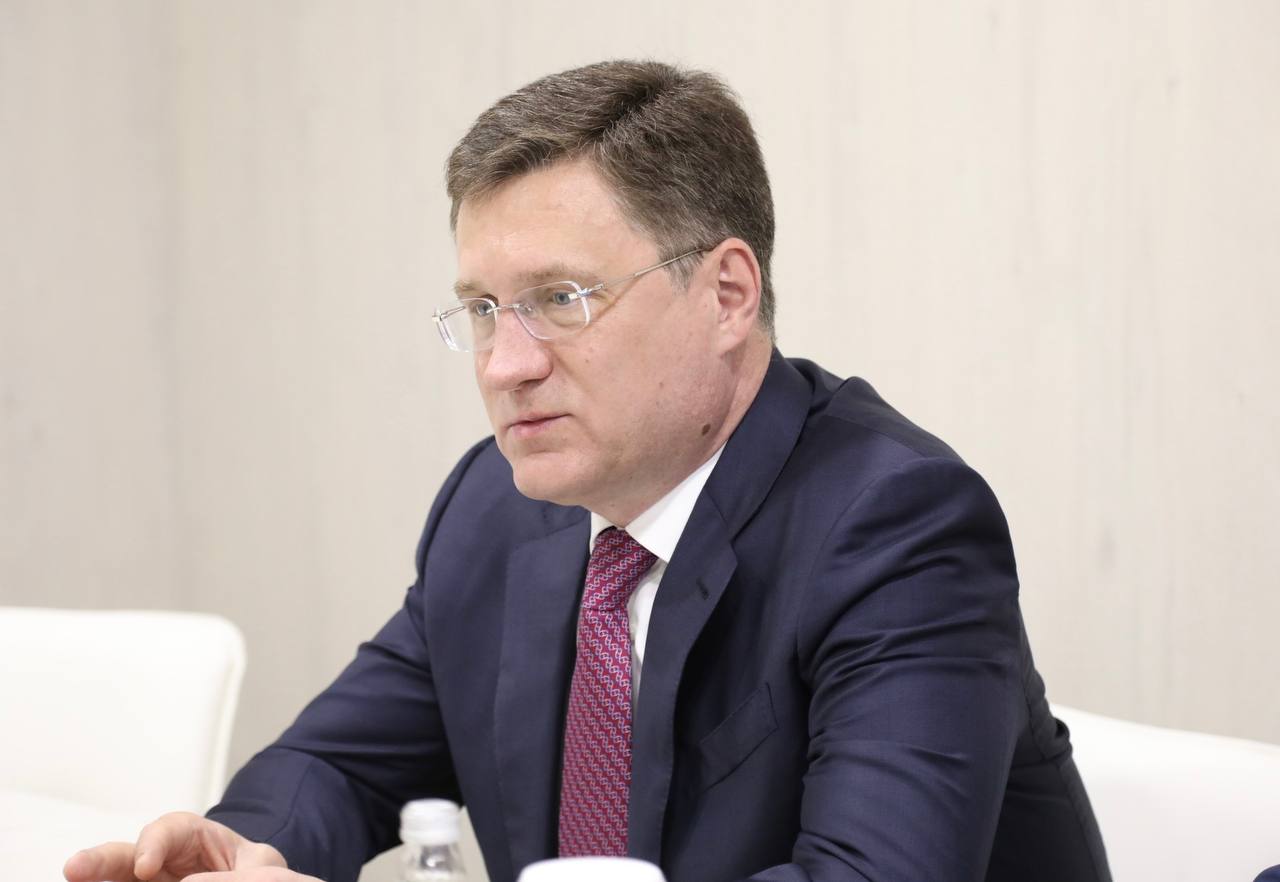 Встреча Бадры Гунба с Александром Новаком На полях Кавказского инвестиционного форума состоялась встреча Президента Абхазии Бадры Гунба и Заместителя Председателя правительства Российской Федерации Александра Новака. Стороны обсудили широкий круг вопросов абхазо-российского сотрудничества. Президент Бадра Гунба принимает участие в Кавказском инвестиционном форуме, который открылся 25 мая в Минеральных Водах. В состав делегации вошли вице-премьер Джансух Нанба, министр энергетики Батал Мушба, министр экономики Теймураз Миквабия. На стенде Абхазии центральное место занимает экспозиция Сухумского международного аэропорта имени Владислава Ардзинба, представляющая ключевые инвестиционные возможности страны. Также на стенде представлена продукция абхазских производителей. Главная тема Форума: «Инвестиционный путь: Прошлое. Настоящее. Будущее». В деловой программе форума участвуют руководители органов государственной власти, представители российских и международных компаний, СМИ, молодежного и научного сообществ. Форум является площадкой для переговоров и заключения деловых контрактов с целью развития инвестиционных проектов и государственно-частного партнерства в российских регионах. Организатор Форума – Фонд Росконгресс при поддержке Правительства и Минэкономразвития РФ. ПРЕЗИДЕНТ АБХАЗИИ