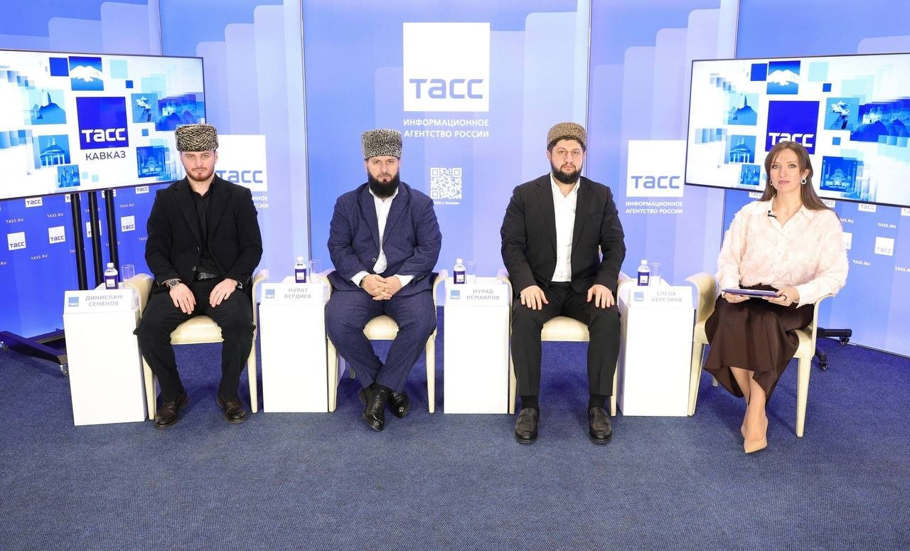 Председатель Муфтията Дагестана Мурад Исмаилов Предварительная дата начала месяца Рамадан 19 февраля На площадке регионального информационного центра ТАСС Кавказ в Пятигорске проходит пресс конференция посвященная началу священного месяца Рамадан в регионах Северного Кавказа Так по словам председателя Дагестанского муфтията Мурада Исмаилова месяц Рамадан это очередной повод для сплочения людей Председатель муфтията также считает что предварительная дата начала месяца Рамадан 19 февраля В Муфтияте республики при Совете алимов Дагестана действует Комитет который устанавливает начало лунных месяцев Конкретную дату мы еще не знаем подчеркнул Исмаилов