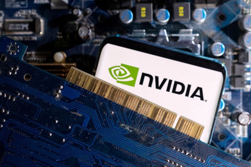 Nvidia стала самой торгуемой акцией в 2024 году  В этом году чистые вложения розничных инвесторов в акции Nvidia составили почти $30 млрд, показали данные Vanda Research.  Это сделало Nvidia самой покупаемой акцией среди розничных трейдеров.  Производитель чипов смещает с пьедестала Tesla, которая была самой покупаемой в 2023 году.      #Nvidia #Tesla