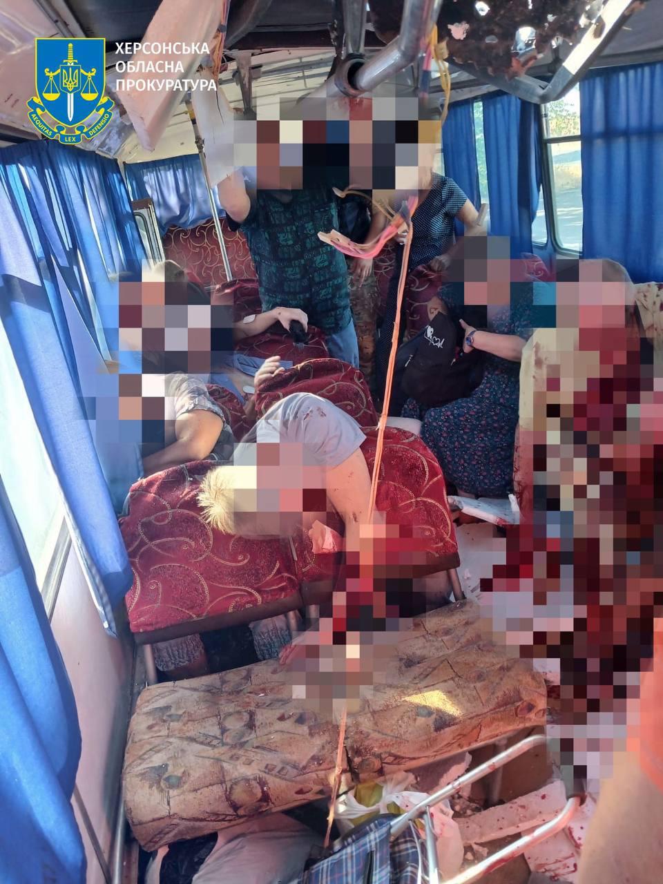 В пригороде Херсона под обстрел попал пассажирский автобус. Погибли два человека, десять ранены, сообщают власти.  Сайт "Страна"   X/Twitter   Прислать новость/фото/видео   Помощь