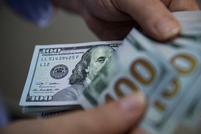 Трудовые мигранты отправили в Узбекистан 4 8 млрд в апреле июне Это на 21 4 больше аналогичного периода 2024 года За первое полугодие переводы достигли 8 2 млрд рост на 27 Россия сохраняет лидерство с 6 4 млрд 78 от общего объема Денежные переводы из Литвы Латвии и Эстонии в республику выросли на 65 6 во втором квартале Темпы роста поступлений из США 10 3 России 23 7 и Европы 26 9 замедлились в то время как из стран Азии 19 стабилизировались В Центробанке объяснили рост трансфертов стабильностью валютных курсов ростом зарплат и высокими темпами экономической активности в странах где работают трудовые мигранты Регулятор также отмечает диверсификацию трудовой миграции www spot uz ru 2025 08 25 remittances Telegram Instagram YouTube