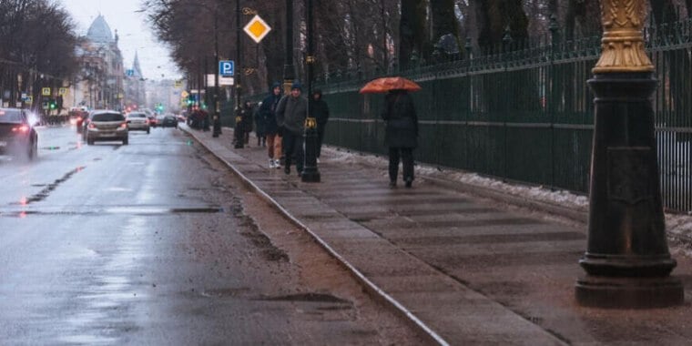 Тучи атлантического циклона накроют Северо-Запад на наступающей неделе  В регион придет согретый Гольфстримом воздух, так что здесь жителей ждут дожди, временами с мокрым снегом.  Дневные температуры в начале недели будут в пределах 0…+5°, во второй половине недели +3…+8°.