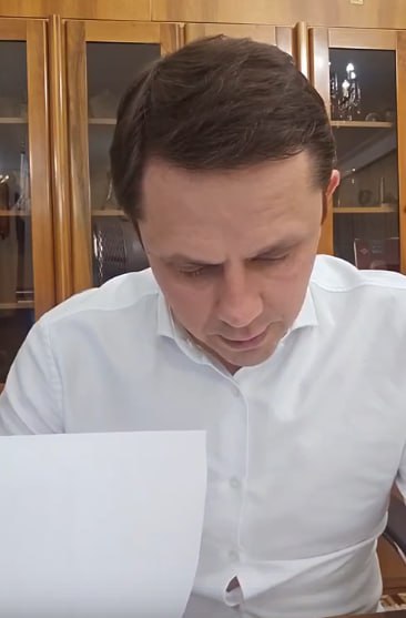 15 июня в Орле проведут этап чемпионата России по пляжному волейболу. А 3 июня в Хотынецком районе во Льгове пройдут Троицкие хороводы. Об этом сказал губернатор во время прямого эфира в соцсетях. Андрей Клычков ответил на вопросы орловчан, сегодня они касались ремонта дорог, вывоза мусора, проблемы электроснабжения. Также Андрей Клычков рассказал о поездке в Ливны, о том, как преображается город и о работников органов местного самоуправления. "Благодарю сотрудников местного самоуправления. Это первые, кого критикуют, но это первая власть, к кому идут с проблемами, задачами, огромный пласт работы выполняется и мы все вместе достигаем результата". В пятницу в 18:30 ФК "Орел" на своем поле примет волгоградскую команду "Ротор-2". "Уверен, что наша команда настроена на игру, на победу. Вот критикуют, но друзья, без проигрыша не бывает побед. Мы все поддерживаем нашу команду, наших ребят!" Возрастное ограничение мероприятий 0+ Еще Андрей Клычков сообщил, что будет недельный перерыв в прямых эфирах.