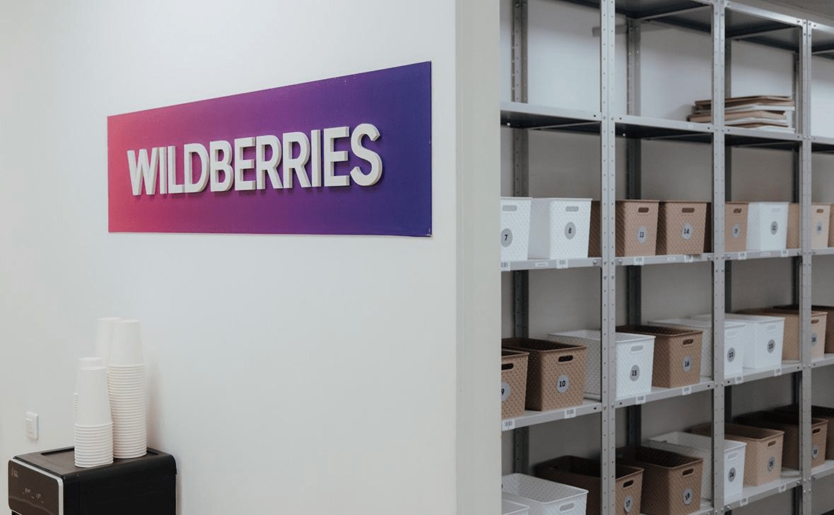 Wildberries с 24 июня 2025 года начнёт тестировать платное продление срока хранения заказа в ПВЗ на семь дней. Стоимость услуги — 50 рублей за каждый товар. В АУРЭК заявили, что решение несёт в себе риски злоупотреблений со стороны «недобросовестных владельцев ПВЗ», а также может ухудшить «оборачиваемость средств» продавцов vc.ru/marketplace/2059326