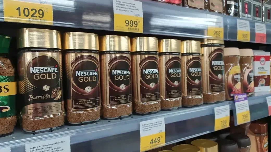 Рекордный рост цен на кофе ожидается в России в следующем году стоимость напитка поднимется ещё на 25 Участники рынка объясняют это биржевыми колебаниями и курсом доллара 500 рублей за кружку кофе в заведении станет обычным делом