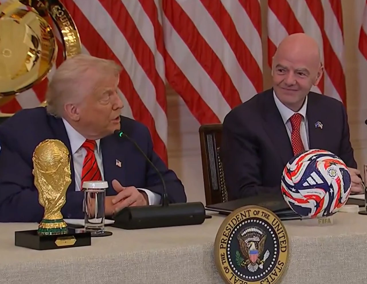 ФИФА надеется на участие России в чемпионате мира по футболу в 2026 году Президент организации Джанни Инфантино на встрече с Дональдом Трампом заявил, что это было бы возможно, если наступит мир на Украине.