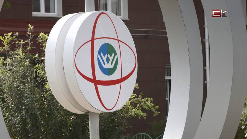 В Югре врачи спасли пациента с острым расслоением аорты Мужчина приехал в Окружной кардиологический диспансер на плановый прием но прямо с осмотра кардиолога его экстренно доставили в реанимацию Компьютерная томография показала острое расслоение аорты одно из самых опасных состояний в кардиохирургии Команда кардиохирургов немедленно приступила к операции которая продолжалась 13 часов Сегодня югорчанин уже дома и проходит восстановление Подписаться Прислать новость SiTV в MAX