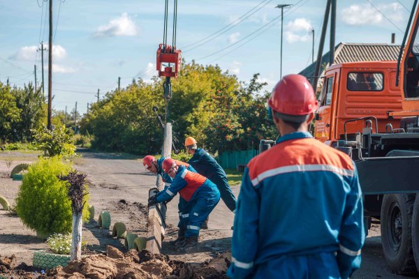 Россети Новосибирск вложили 47 7 млн рублей в модернизацию сетей Верх Тулы www eprussia ru news base 2025 6190156 htm Компания Россети Новосибирск завершила этап реконструкции электросетей в селе Верх Тула направив 47 7 млн рублей на обновление трансформаторных подстанций и модернизацию ЛЭП Это повысит надёжность безопасность и пропускную способность сетей сообщила пресс служба организации новости энергетики россети электроснабжение