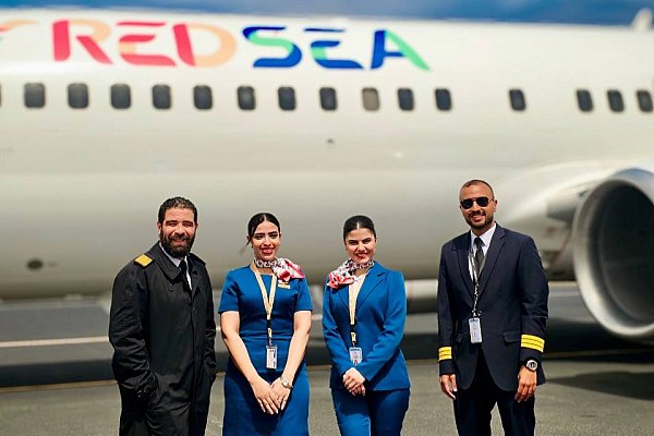 Red Sea Airlines начнет выполнять рейсы из Екатеринбурга в Шарм-эль-Шейх в июле Новый чартерный авиаперевозчик начнет выполнять рейсы из Екатеринбурга в Шарм-эль-Шейх в июле. Полетную программу из аэропорта Кольцово запускает международный туроператор One Click Travel. Об этом сообщает AVIA.RU со ссылкой на данные воздушной гавани. Как отмечается в сообщении в телеграм-канале аэропорта, каждый четверг с 3 июля по 23 октября туристы смогут вылететь на египетский курорт самолетами авиакомпании Red Sea Airlines. В рамках программы используются авиалайнеры Boeing 737-800, рассчитанные на 189 пассажиров. Red Sea Airlines — египетская частная авиакомпания, основанная в 2021 году, с главным офисом в Каире. Авиакомпания активно развивает чартерную сеть, соединяя Египет с десятками международных направлений. География полетов включает страны Европы и СНГ. aviaru.net/n284674