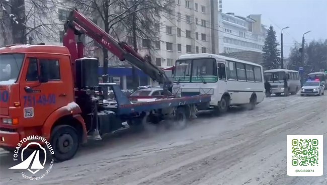 Без тормозов В Челябинске сняли с маршрута два неисправных пазика www up74 ru articles news 167695 Автобусы ПАЗ следовали по маршруту 129 При проверке выяснилось что у одного неисправна тормозная система а у второго рулевое управление Обе машины помещены на специализированную стоянку до устранения нарушений