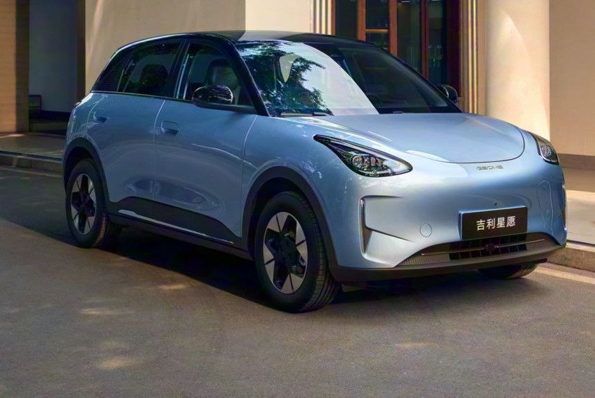 В Белоруссии представлен доступный электрокар Geely EX2 На открывшемся в Минске автосалоне Моторшоу 2025 компания Белджи представила компактный и дешевый электрокар Geely EX2 В Китае эта модель известна под именем Geome Xingyuan Там электрический хэтчбек является бестселлером местного рынка в первой половине 2025 года продано 204940 электрокаров что делает Xingyuan самым популярным автомобилем в КНР Сейчас любимец китайской публики добрался до Белоруссии под глобальным именем EX2 Подробности autoreview ru news v belorussii predstavlen dostupnyy elektrokar geely ex2 автоновости geely Авторевю