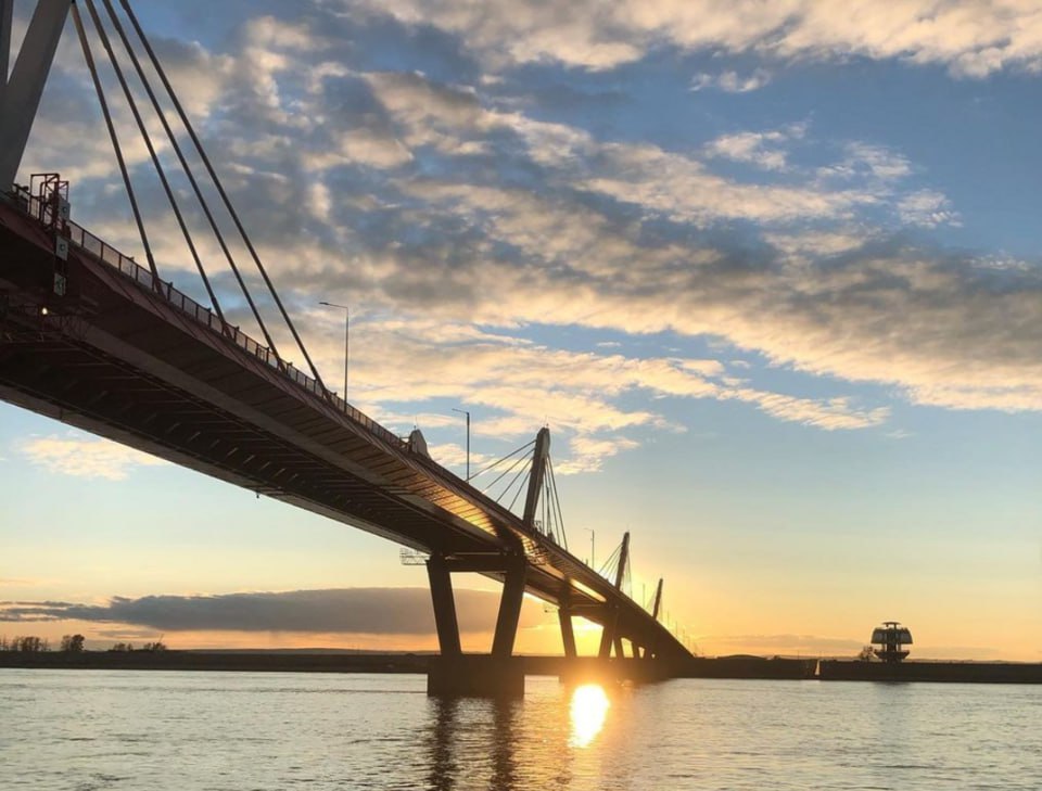 Мост Благовещенск Хэйхэ включат в школьные учебники по истории Информацию о международном мосте между Благовещенском РФ и Хэйхэ провинция Хэйлунцзян КНР включат в учебники по истории для 11 класса Об этом сообщили в региональном отделении Российского военно исторического общества в Амурской области Информация появится в разделе о внешней политике в 21 веке где описываются взаимоотношения России и Китая Обновленное издание государственных учебников начнет поступать в российские школы к 1 сентября 2026 года   Новости Китая ЭКД