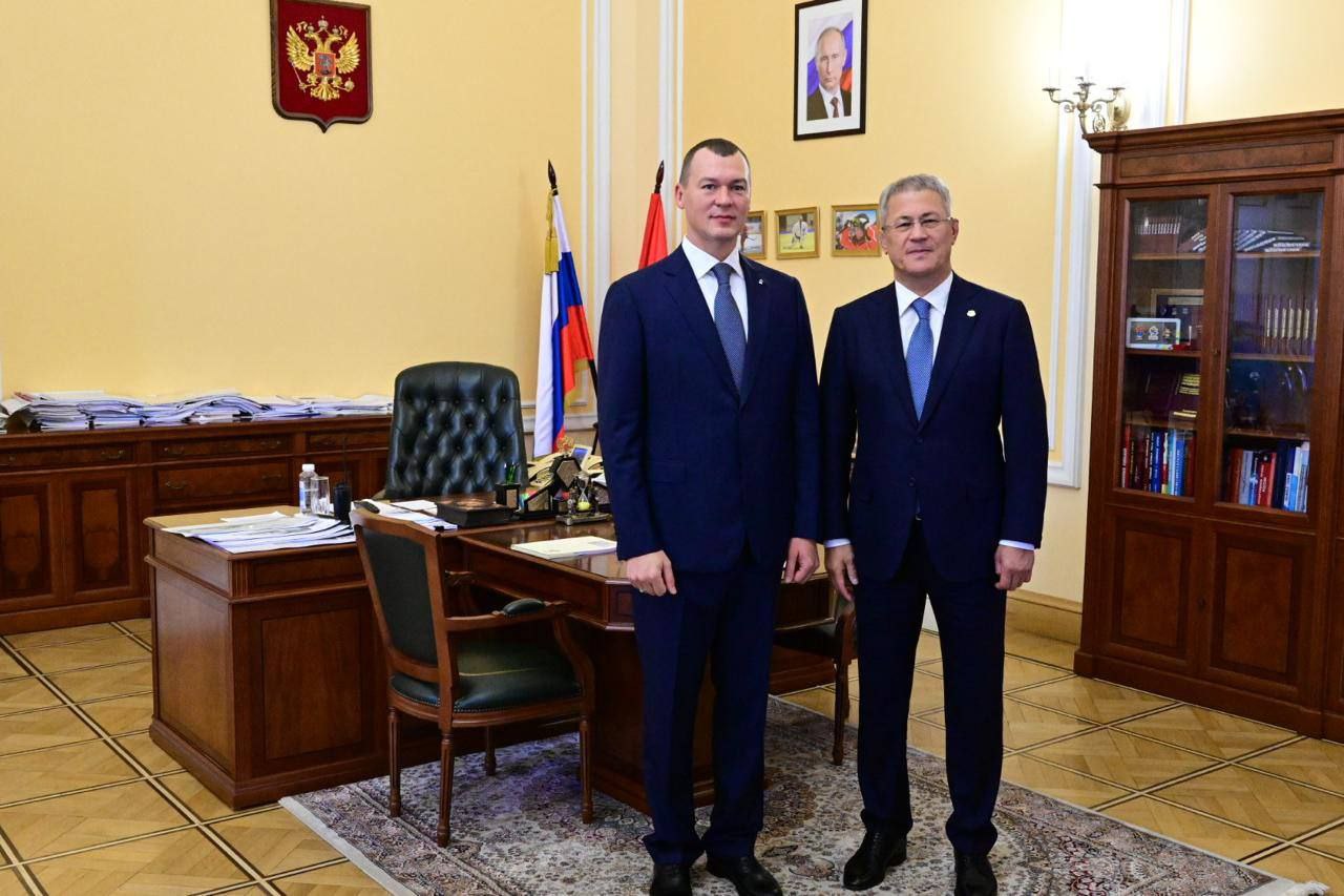 Глава республики обсудил развитие спорта с министром Состоялась встреча Радия Хабирова с руководителем Минспорта России Михаилом Дегтярёвым Они обсудили развитие физкультуры и спорта в Башкирии Ключевой темой стало строительство легкоатлетического манежа в Уфе Также обсудили проведение крупных спортивных событий в декабре пройдут игры СНГ для детей с ОВЗ а в 2026 и 2028 годах республика примет летнюю и зимнюю Спартакиады сильнейших Обратная связь Подписаться