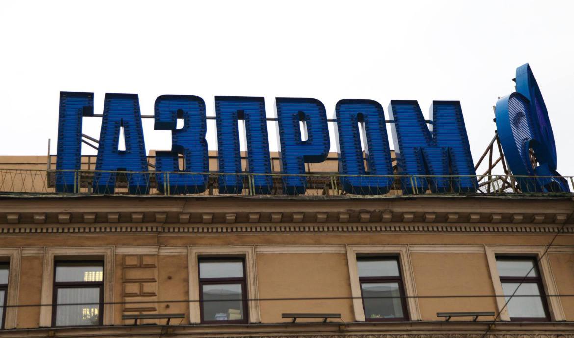 Газпром установил исторический рекорд поставок газа в Китай по Силе Сибири Российская компания Газпром зафиксировала новый исторический максимум суточных поставок природного газа в Китай сообщает пресс служба холдинга Новый рекорд установлен 10 января Поставки осуществляются по магистральному газопроводу Сила Сибири в рамках долгосрочного договора купли продажи газа между ПАО Газпром и китайской национальной нефтегазовой корпорацией CNPC Согласно договорённостям мощность газопровода Сила Сибири должна была выйти на проектный уровень в 38 млрд кубометров газа в год к 2025 году Павел Волков ДП Подписаться на ДП в Telegram MAX