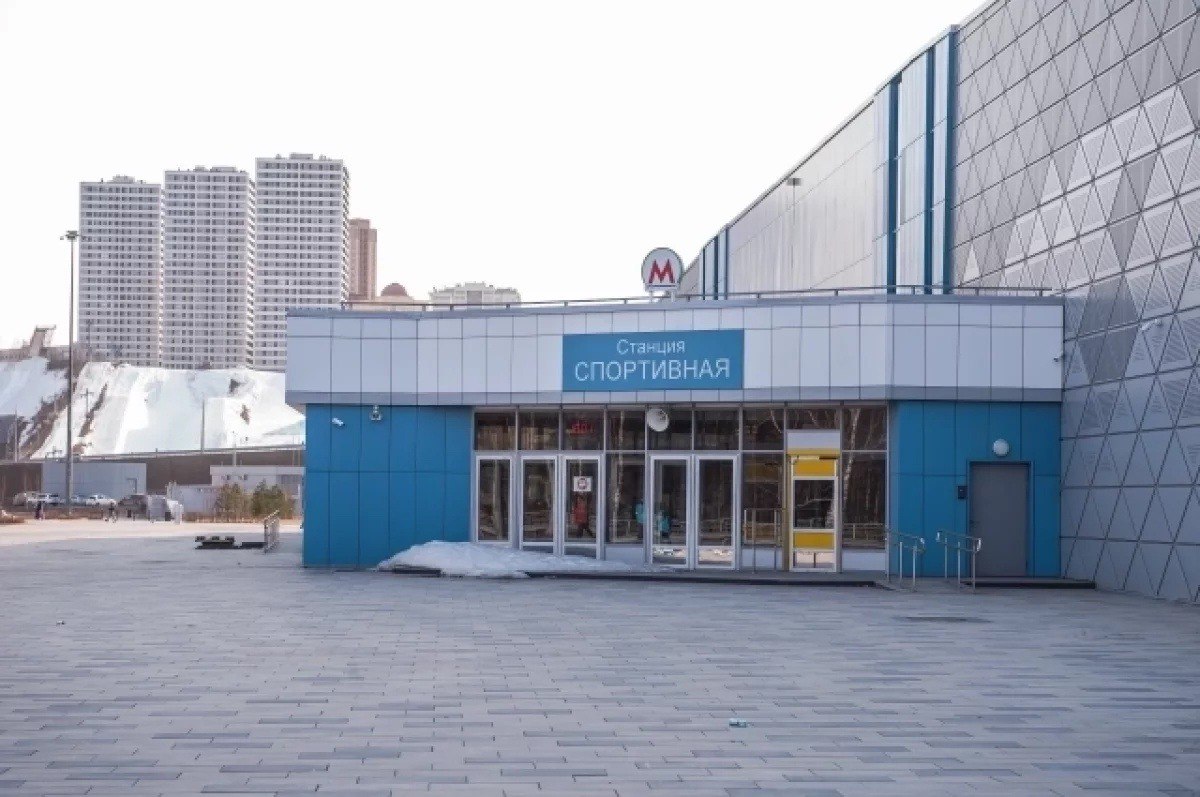 До полной готовности станции метро «Спортивная» в Новосибирске остается 1% В Новосибирске завершаются работы по строительству новой станции метро «Спортивная». По данным портала Om1 Новосибирск, её готовность уже составляет 99%, а ввод в эксплуатацию запланирован на сентябрь 2025 года. Сейчас на станции идут пусконаладочные работы, а окончательная проверка будет проведена Сибирским управлением Ростехнадзора. После этого документы направят для получения разрешения на ввод объекта в эксплуатацию. Финансирование проекта ведётся в рамках утверждённой сметной документации. Cиб.фм