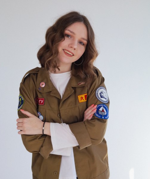 Студентка ПсковГУ Екатерина Маринчук стала победителем Всероссийского конкурса Лучший вожатый России Девушка прошла серьезный конкурсный отбор Ее компетенции высоко оценили эксперты Лиги вожатых главного проекта страны по развитию вожатского сообщества В региональном отделении Российских студенческих отрядов Екатерину Маринчук назвали перспективной и талантливой вожатой подтвердившей свои профессиональные навыки в ходе пяти смен в детских оздоровительных лагерях Псковской области