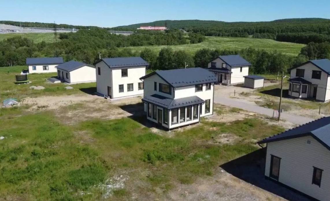 В Мурманской области 700 га земли отдано под участки по программе «Гектар Арктики» За 4 года действия программы заключено 3849 договоров. При этом 850 из них заключили жители других регионов страны. Построено более 100 домов. Основные виды использования полученной под «гектар» земли: ИЖС, ведение садоводства и личного подсобного хозяйства. Подписаться Прислать новость