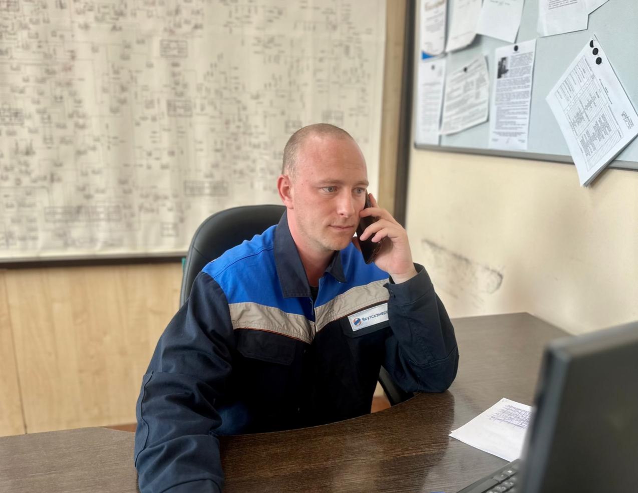 В Якутске энергетики завершили ремонтные работы в районе Сергеляхского шоссе 5 8 км Энергетики Центральных электрических сетей ПАО Якутскэнерго завершили ремонтные работы и восстановили электроснабжение потребителей по Сергеляхскому шоссе 5 8 км Специалисты устранили неисправность на воздушной линии 0 4 кВ Ф 1 КТП Сосны и в 11 18 электроснабжение было подано в полном объеме Присоединяйтесь Якутскэнерго РусГидро Якутск