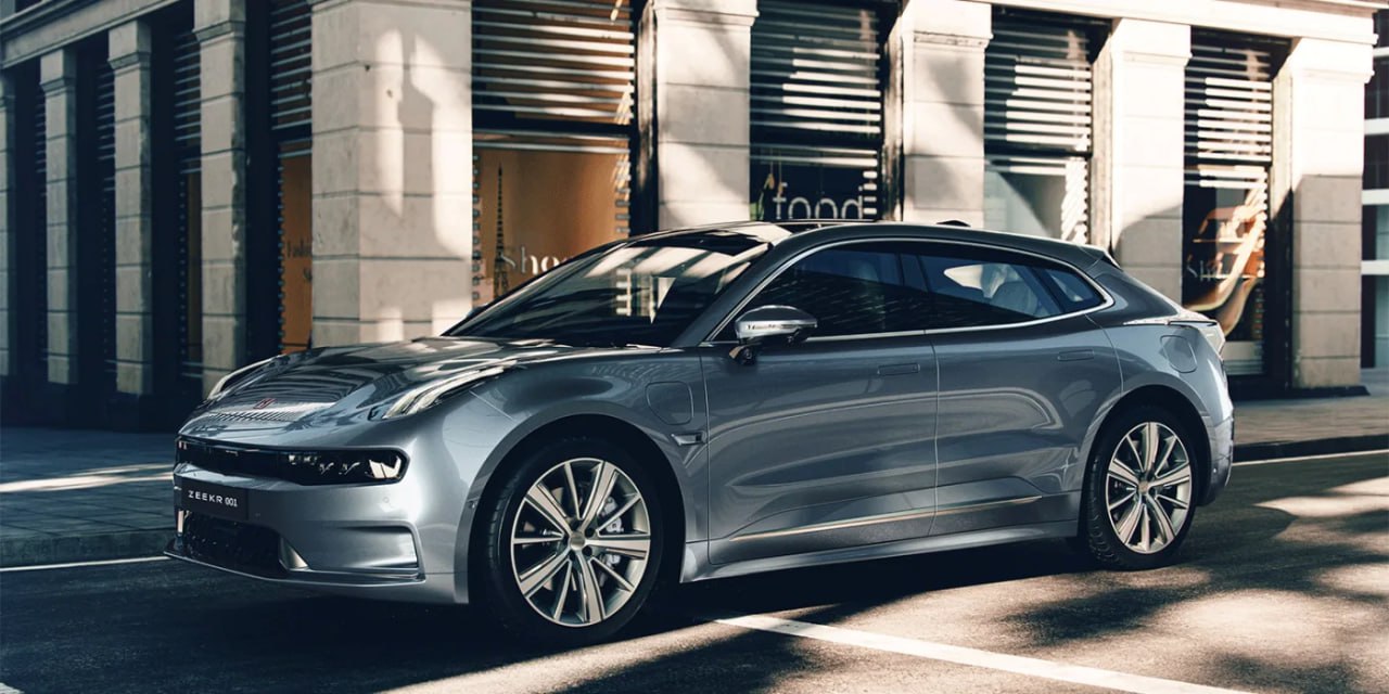 Китайский производитель тяговых батарей Sunwoda согласился выплатить концерну Geely Holding Group компенсацию в размере 2 3 млрд юаней 25 5 млрд рублей из за проблем с качеством батарей Основная претензия Geely относится к проблемам с качеством ячеек тяговых аккумуляторов ёмкостью 86 кВт ч производства Sunwoda которые устанавливались на Zeekr 001 первого поколения У них возникали проблемы с эффективностью geely chinamashina news zeekr chinamashina news