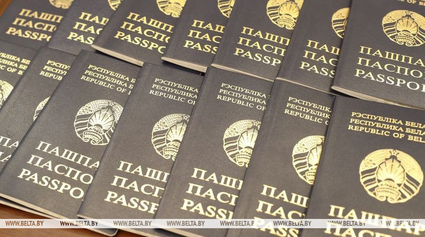 Белорусское гражданство предоставлено 224 иностранным гражданам и лицам без гражданства в том числе 16 несовершеннолетним Соответствующий указ Президент Беларуси Александр Лукашенко подписал 18 ноября Новыми гражданами Беларуси стали выходцы из 17 государств В их числе Армения Египет Казахстан Латвия Молдова Россия Турция Узбекистан Большинство прибыло из Украины  Лица которые получили белорусское гражданство заняты в различных сферах экономики Среди них сотрудники сфер образования обслуживания работники агропромышленного комплекса строительной отрасли представители других профессий Кроме того в числе новых граждан Беларуси доктор и кандидат наук которые преподают в одном из ведущих отечественных вузов Одновременно принято решение об отклонении   заявлений о приеме в гражданство ряда лиц нарушавших законы Беларуси  Поддержать канал бустами Inst TikTok ВК OK FB