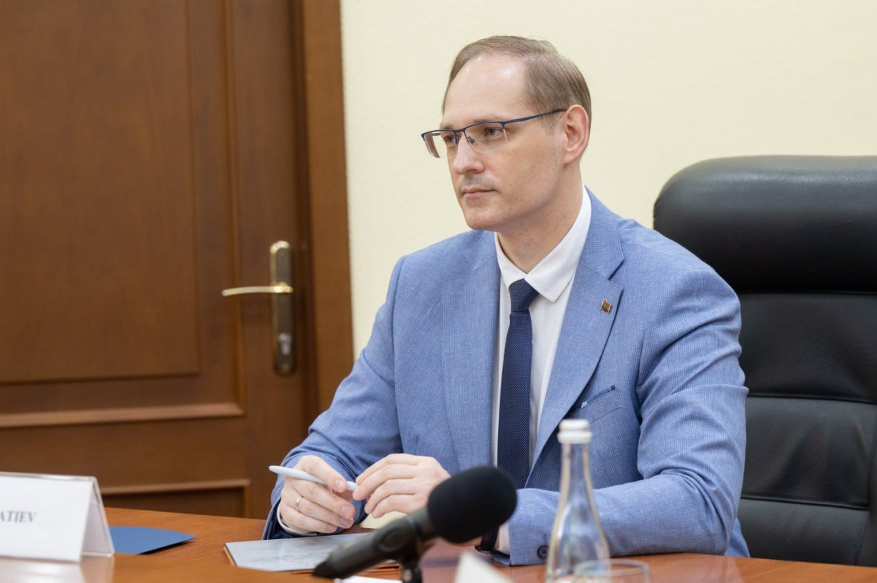Президент ПМР Вадим Красносельский встретился с делегацией ОБСЕ Глава государства провёл встречу с представителями ОБСЕ – Рафаэлем Негели Швейцария и Сюзанной Щютц Германия , прибывшими в Тирасполь с ознакомительным визитом. Делегацию представила глава Миссии ОБСЕ в РМ Келли Кайдерлинг. В центре внимания — необходимость возобновления переговоров в формате «5+2». Вадим Красносельский подчеркнул, что ОБСЕ остаётся важным инструментом урегулирования, а Швейцария, председательствующая в организации в 2026 году, может сыграть в этом ключевую роль. Стороны договорились продолжить обмен мнениями по активизации диалога и решению практических вопросов. Пресс-служба Президента ПМР