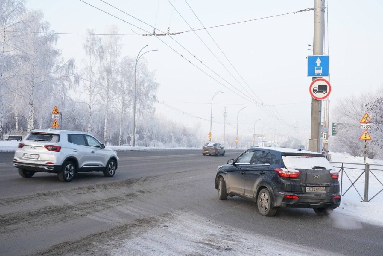 Проезд грузового транспорта запретили по Кузбасскому мосту и по улице Терешковой.  Там установили дорожные знаки, запрещающие движение грузовиков.  Автомобилисты, признавайтесь, довольны таким нововведением?    Подписаться   Прислать новость