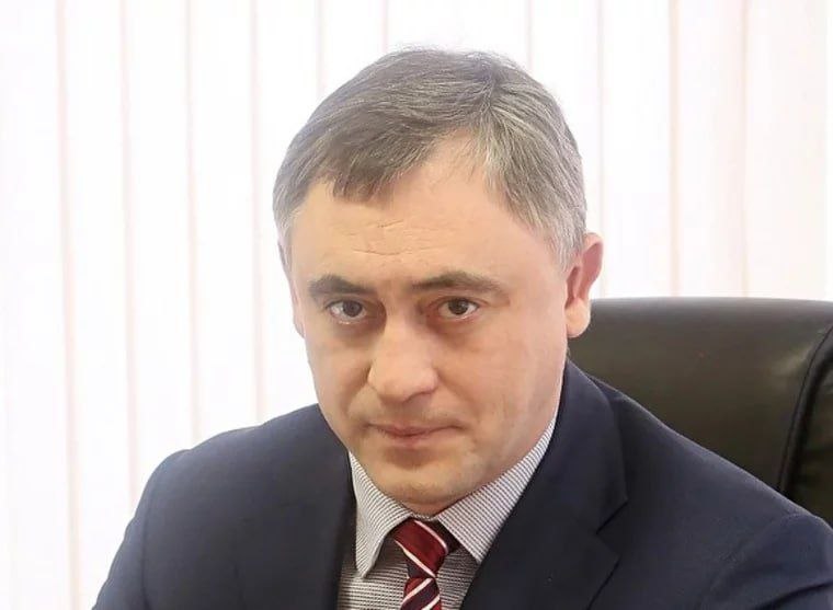 Суд заочно арестовал экс замминистра энергетики и ЖКХ Сергея Гайду Первоуральский городской суд заочно арестовал бывшего заместителя министра энергетики и ЖКХ Сергея Гайду Решение об избрании ему меры пресечения вынесли 27 января Экс чиновника постановили поместить в СИЗО на 2 месяца Информацию об этом подтвердили It s My City в пресс службе Первоуральского городского суда Его подозревают в посредничестве во взяточничестве совершенном в особо крупном размере ч 4 ст 291 1 УК РФ 12 февраля Свердловский областной суд рассмотрит апелляцию о назначенной мере пресечения Подробнее по ссылке   tinyurl com 4fuws8bh Правительство Свердловской области