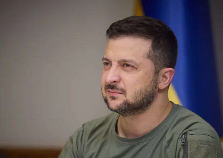 Коррупционный скандал разгорается на Украине вокруг строительства фортификационных сооружений. Местные СМИ сообщают, что близкое окружение Зеленского курировало схемы, позволившие присвоить десятки миллионов долларов из выделенных правительством почти миллиарда долларов около $965 млн с начала 2024 года на укрепления. В расследовании украинских журналистов упоминается совладелец студии «Квартал 95» Тимур Миндич, которого называют одним из ближайших к Зеленскому коррупционеров, задействованных в схемах с завышением цен на строительные работы. Отмечается, что компании, занимавшиеся строительством, искусственно завышали цены. Эти фирмы использовались также и для передела бюджетных средств.