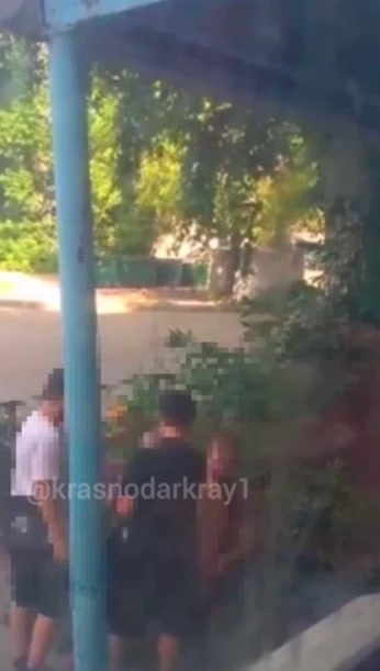 Началась проверка издевательств над детьми в лагере «Звезды» под Краснодаром  Проблема жестокого обращения с детьми в лагере «Звезды» под Краснодаром привлекла внимание правоохранительных органов. Мать десятилетнего ребенка, находящегося в лагере, поделилась кадрами, на которой зафиксированы издевательства подростков над младшими воспитанниками. Обращение женщины к администрации лагеря ее не успокоило.  Разбирательство начали сотрудники полиции, которые прибыли на территорию лагеря для установления всех деталей происшествия    «Краснодар и край»    Написать в редакцию/заказать рекламу:     Подписаться на «Утренний Юг»