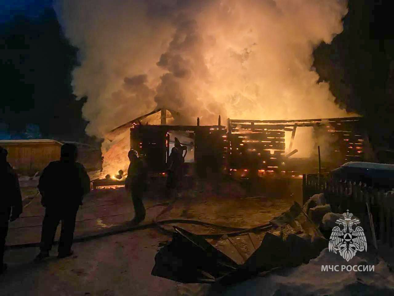 В Якутии введен особый противопожарный режим из за роста числа техногенных пожаров Глава Якутии Айсен Николаев подписал указ о введении особого противопожарного режима на территории республики Мера связана с существенным ростом числа техногенных пожаров с начала года сообщает пресс служба Администрации главы и правительства республики По данным властей за январь 2026 года в регионе произошло 118 пожаров что на 19 2 превышает показатель предыдущего года В результате возгораний погибло 14 человек включая девять детей число пострадавших составило четыре человека В частности пожар в Нюрбинском улусе на этой неделе унес жизни пяти человек в том числе несовершеннолетних Особое внимание предложено уделять районам с наиболее высоким уровнем возгорания Подробнее   yakutia info article 214617