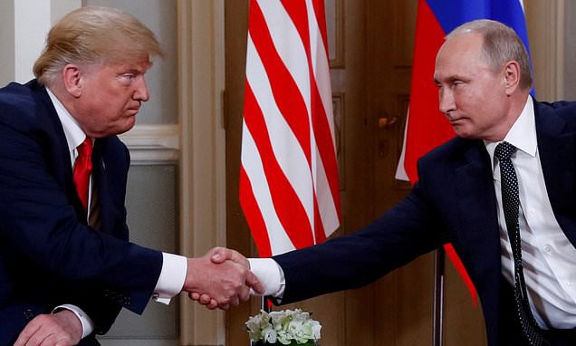 США и Россия договорились об обмене заключенными - NBC Об этом заявил глава российского МИДа Сергей Лавров. Договор об обмене заключенными согласован во время переговоров в Турции о прекращении огня в Украине. Лавров заявил, что Трамп - это “человек, который хочет результатов”. А вот Европа, по словам российского чиновника, саботирует переговоры между РФ и Украиной. #политика Больше новостей США здесь. Подписывайся!