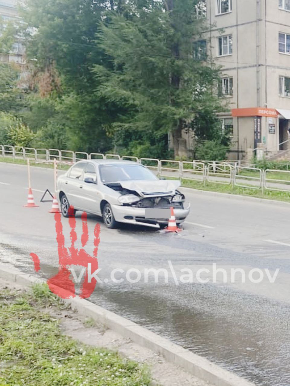 Автоледи из Магнитогорска попала в ДТП    Девушка на "Шевроле" влетела в "Ситроен", который ехал впереди.  - В результате дорожно-транспортного происшествия водитель автомобиля "Шевроле Ланос" получила телесные повреждения, госпитализирована в медицинское учреждение. Водитель автомобиля "Ситроен С-Илис" не пострадала, - комментируют в полиции города.  ‼ Авария произошла днём 31 июля на улице Советской Армии. По данному факту проводится административное расследование.