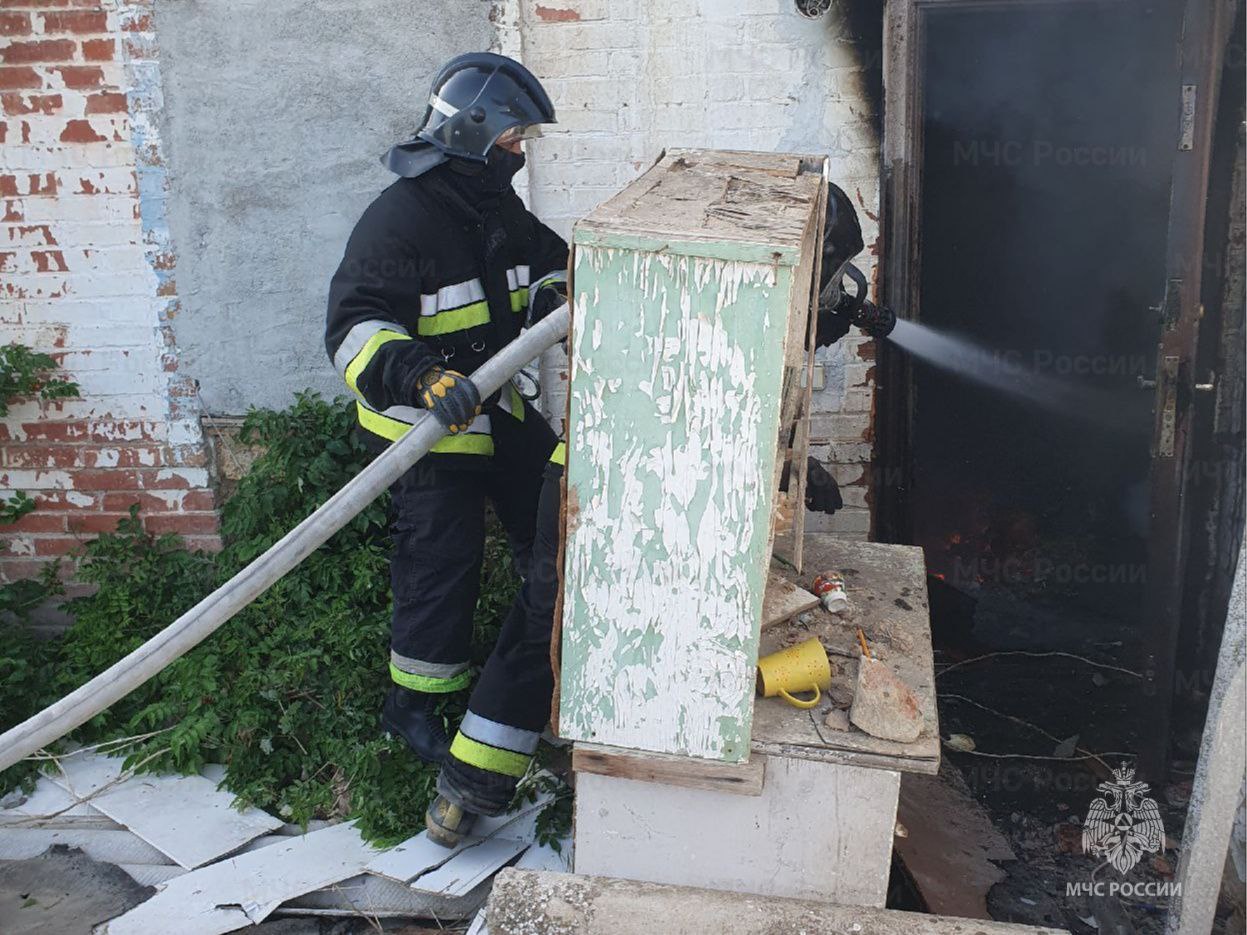 #МЧСсводзасутки За минувшие сутки: Потушено 7 техногенных пожара: в селе Таврийское Голопристанского округа горела хозпостройка на площади 60 квадратов; в Каховке на Семеновском шоссе горел складское помещение на 200 квадратах. В Новотроицком, Голопристанском, Каховском, Скадовском округах горел мусор на площади более 4 гектар. Ликвидировано 8 ландшафтных пожаров: наибольшие возгорания произошли на территории Новотроицкого, Нижнесерогозского, Голопристанского и Генического муниципальных округов. Общая площадь возгораний составила более 1000 метров квадратных. Информация о попадании ВОП поступала2 раза. Помощь населению оказана 1 раз. На водных объектах происшествий не произошло. #БудьВКурсе событий: Херсонская область В России
