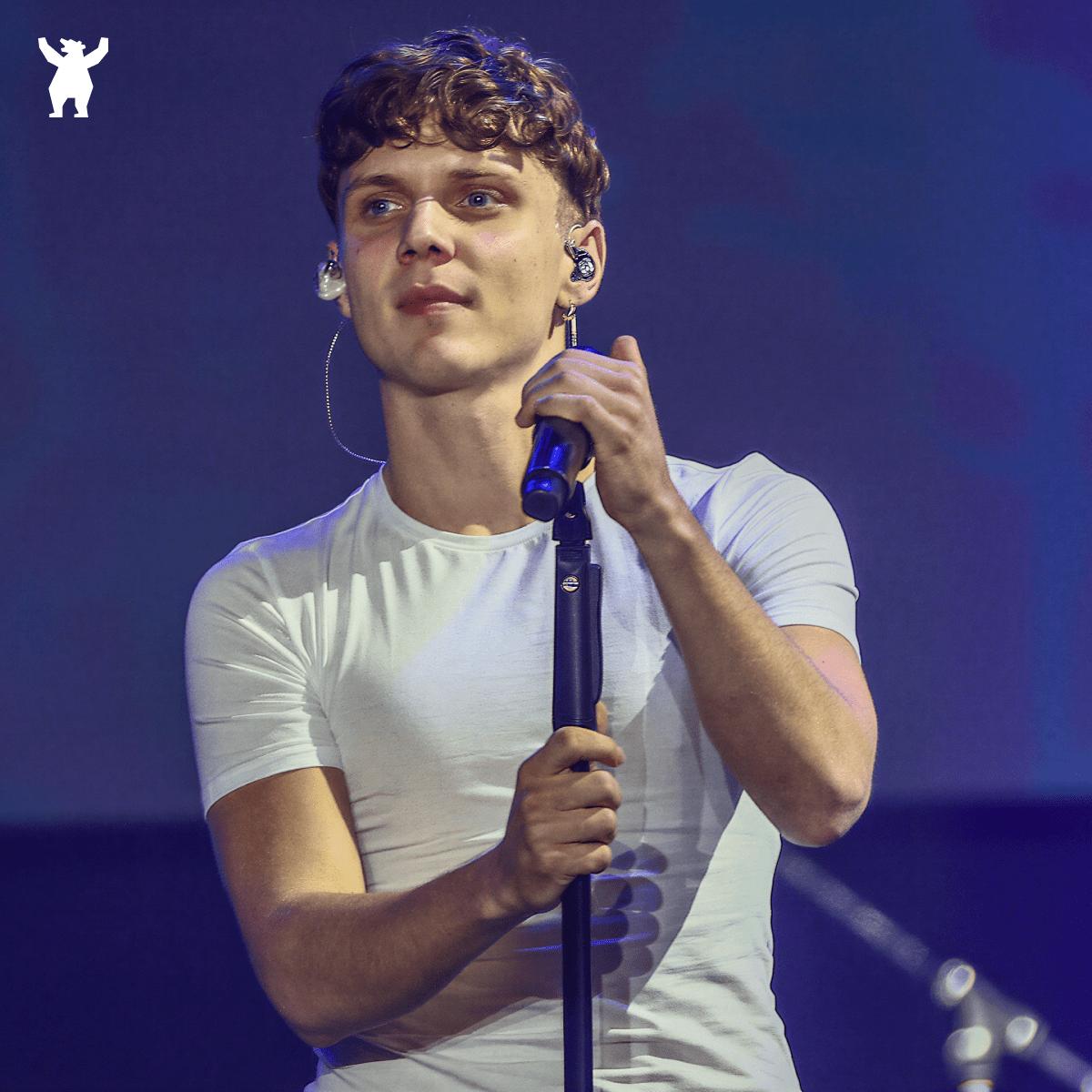 Яндекс Музыка подвела музыкальные итоги 2025 Стриминг назвал самых значимых музыкантов и их треки Артисты года Ваня Дмитриенко и MONA Группа года Бонд с кнопкой Открытие года тёмный принц Главный по лайкам MACAN Выбор редакции Андрей Катиков Трек года Худи от Artik Asti Джигана и NILETTO Читайте про победителей всех номинаций на Russian Business rb ru