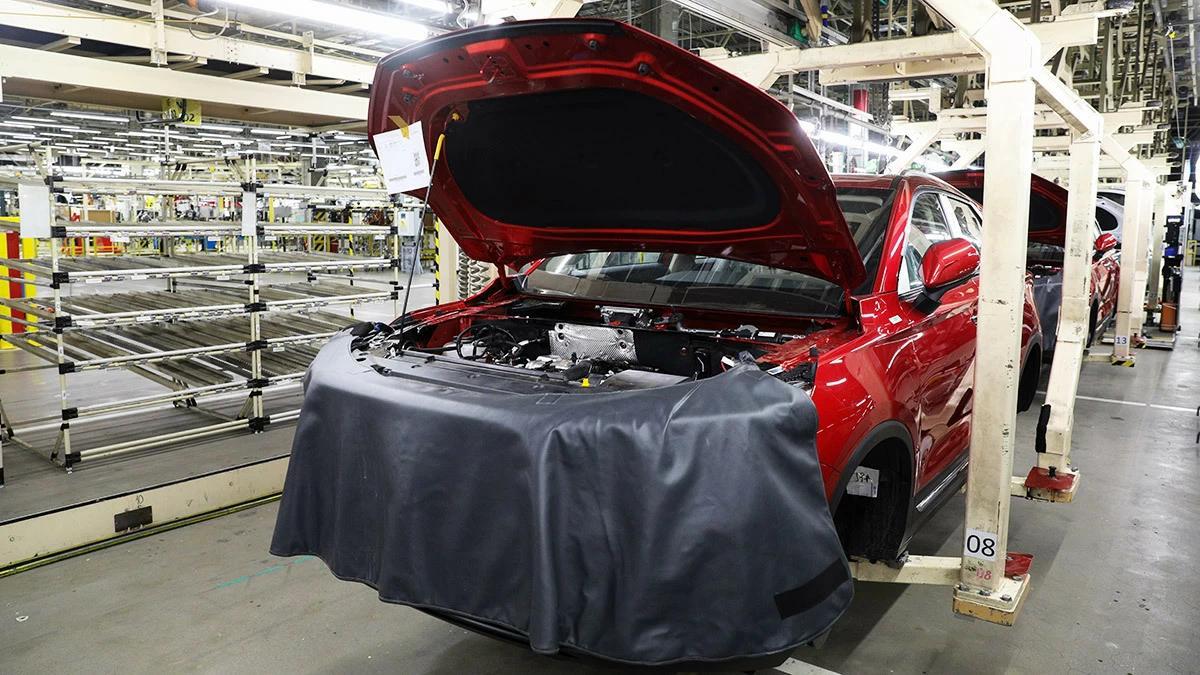 Алиханов подтвердил сроки перезапуска бывшего завода Toyota в Шушарах Бывшую площадку завода Toyota в Шушарах планируют перезапустить в 2026 г Об этом сообщил глава Минпромторга РФ Антона Алиханов Площадка в Шушарах бывший завод Toyota и площадка в Нижнем Новгороде завод где ранее собирали Volkswagen которые мы надеемся в 2026 г получат уже юридически оформленное соглашение с новыми партнерами и приступят к перезапуску сказал он Максим Стулов Ведомости Подпишитесь на Ведомости Северо Запад