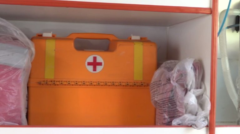 Упавшая во дворе дома жительница Злынки получила переохлаждение и умерла в реанимации   guberniya tv obshhestvo 324417 Встать самостоятельно 50 летняя женщина не смогла и несколько часов лежала на морозе пока ее не нашли соседи ƃℾ подписаться прислать новость