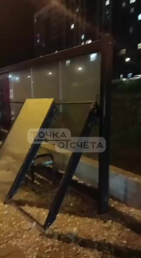 В Петрозаводске новый павильон остановки поврежден за одну ночь